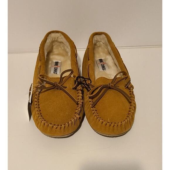 WOMEN'S MINNETONKA LEATHER SUEDE SLIPPERS MOCS FAUX SHEARLING LINING 11M NEW - Picture 2 of 10